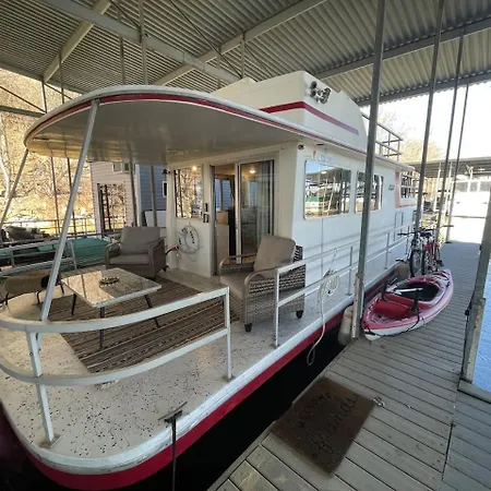The Albatross-Houseboat Dt Knox Villa